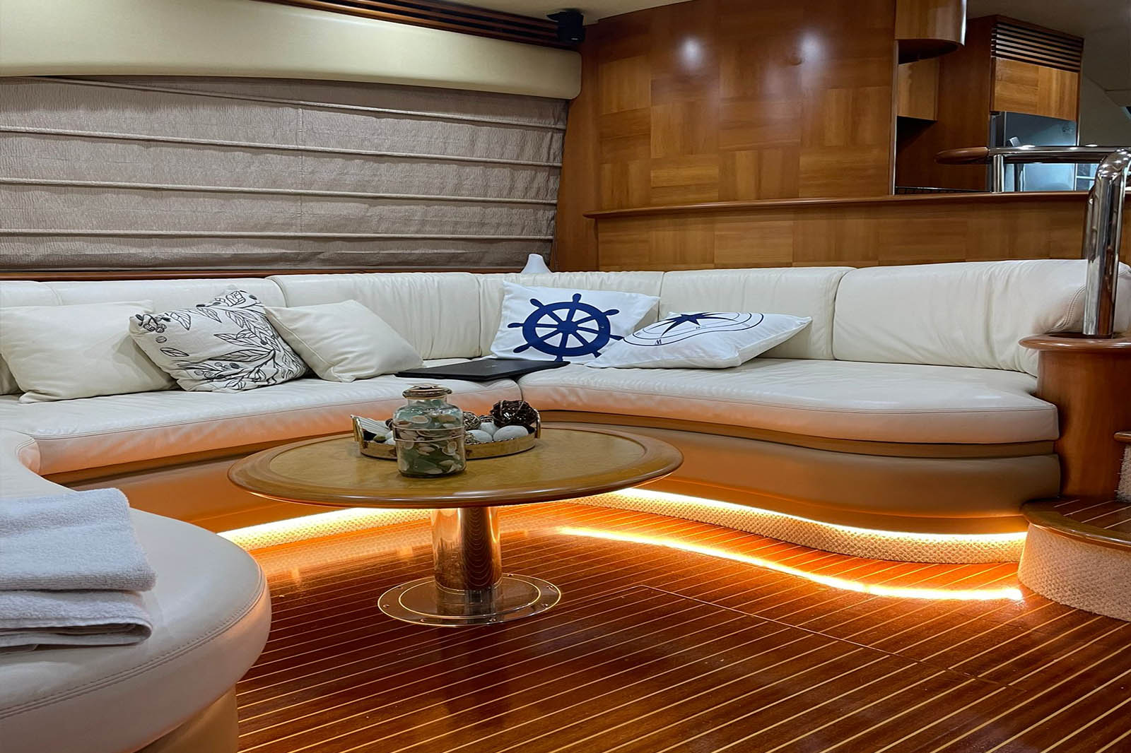 Azimut-70-Flybridge-yacht-rentals-miami