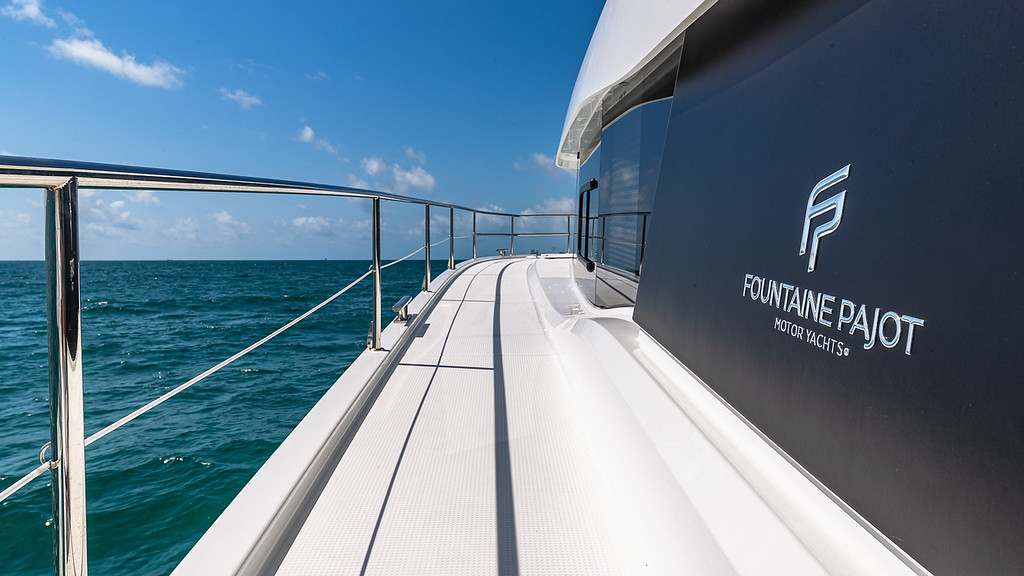 Fountaine-50-yacht-rentals-miami