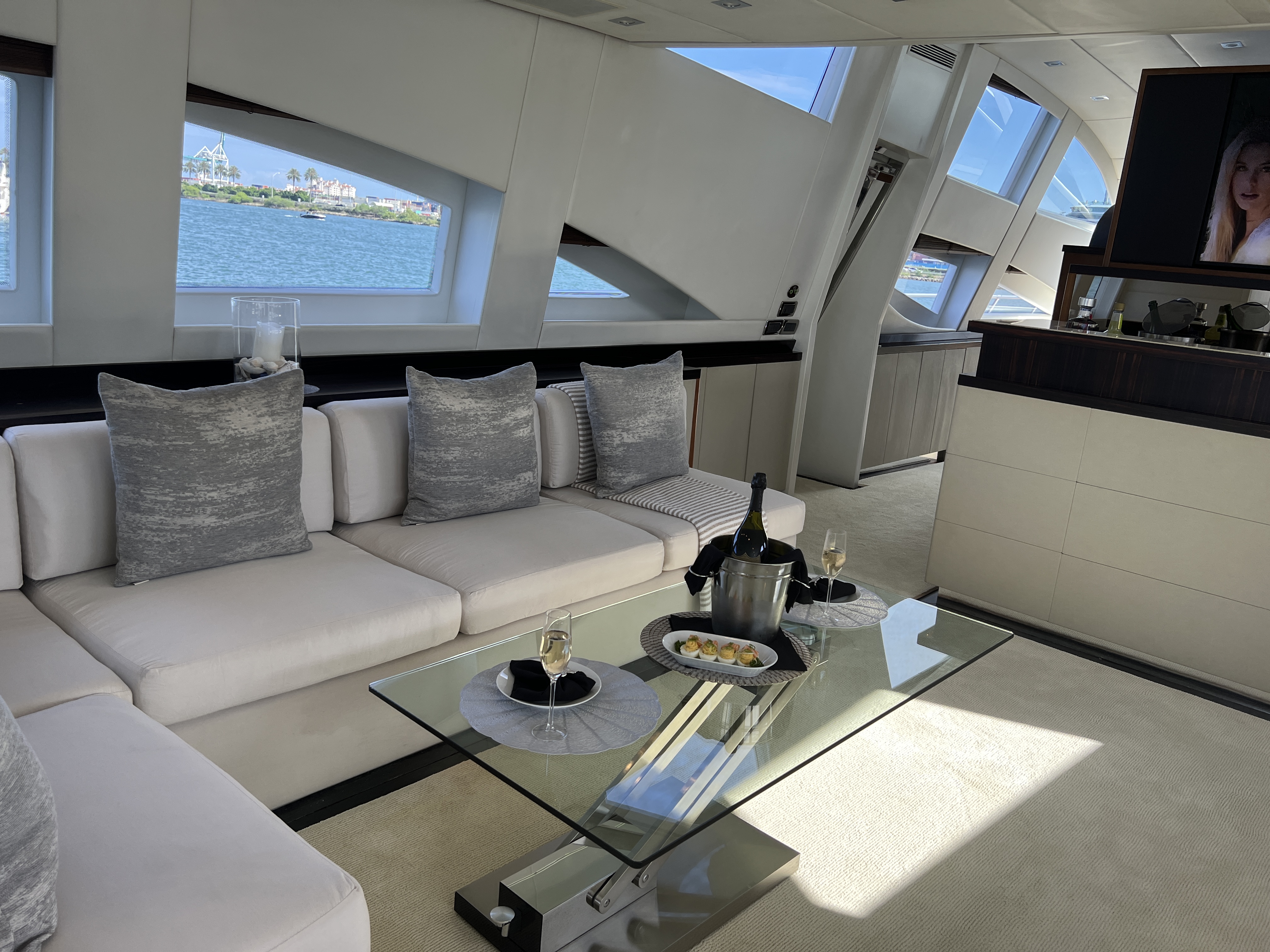 Leopard-105-yacht-rentals-miami