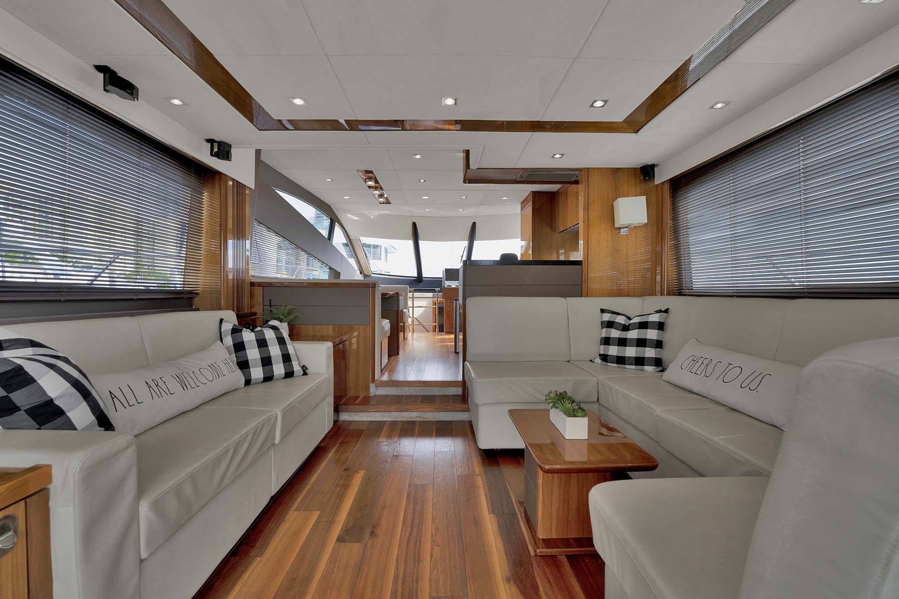 Sunseeker-Flybridge-70-yacht-rentals-miami